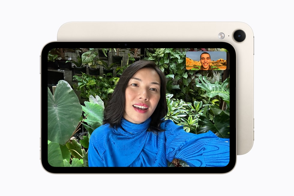 FaceTime call on a starlight iPad mini using the landscape Center Stage front camera